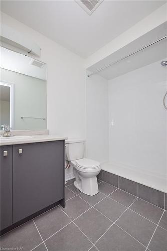 219 Port Crescent, Welland, ON - Indoor Photo Showing Bathroom