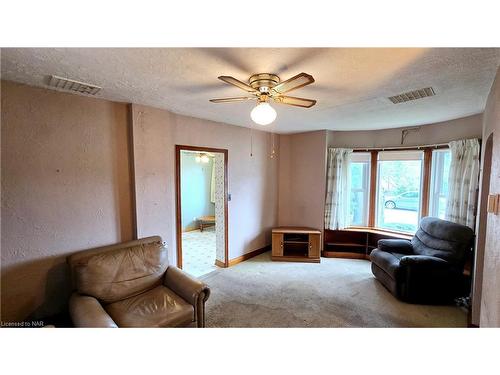 28 Myrtle Avenue, Welland, ON - Indoor Photo Showing Living Room