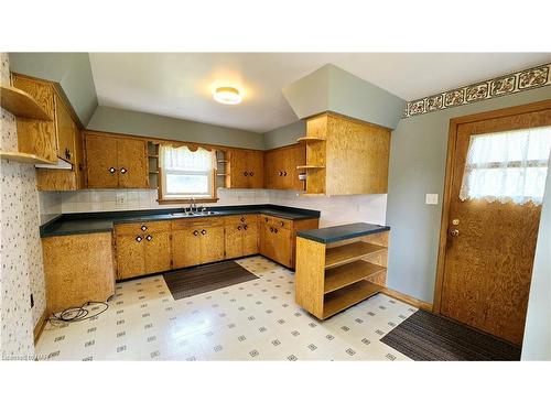 28 Myrtle Avenue, Welland, ON - Indoor Photo Showing Kitchen