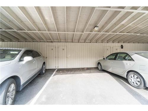 203-4090 John Charles Boulevard, Vineland, ON - Indoor Photo Showing Garage