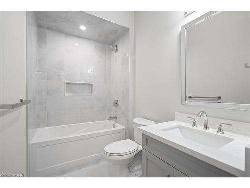 492 Vine Street, St. Catharines, ON - Indoor Photo Showing Bathroom