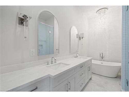 492 Vine Street, St. Catharines, ON - Indoor Photo Showing Bathroom