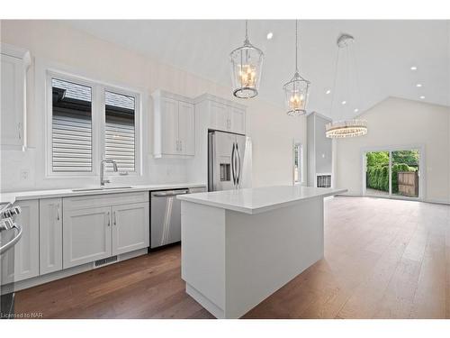 492 Vine Street, St. Catharines, ON - Indoor Photo Showing Kitchen With Upgraded Kitchen