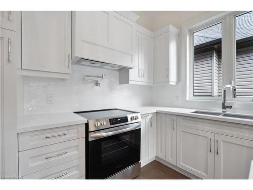 492 Vine Street, St. Catharines, ON - Indoor Photo Showing Kitchen With Double Sink With Upgraded Kitchen