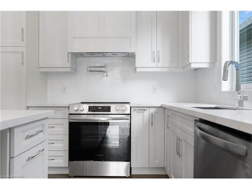 492 Vine Street, St. Catharines, ON - Indoor Photo Showing Kitchen With Upgraded Kitchen