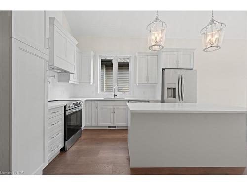 492 Vine Street, St. Catharines, ON - Indoor Photo Showing Kitchen With Upgraded Kitchen