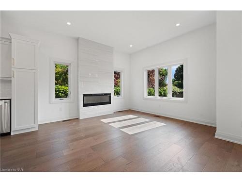 494 Vine Street, St. Catharines, ON - Indoor Photo Showing Living Room