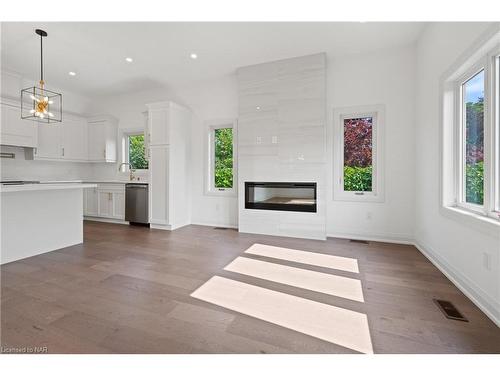 494 Vine Street, St. Catharines, ON - Indoor Photo Showing Living Room With Fireplace