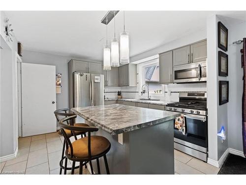 65 Mccrae Drive, Welland, ON - Indoor Photo Showing Kitchen With Stainless Steel Kitchen