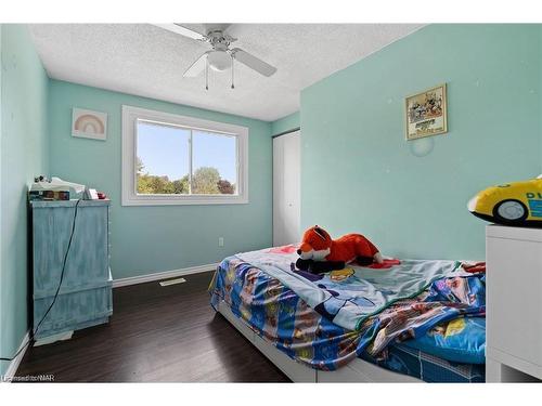 65 Mccrae Drive, Welland, ON - Indoor Photo Showing Bedroom