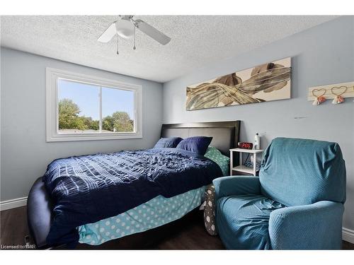 65 Mccrae Drive, Welland, ON - Indoor Photo Showing Bedroom