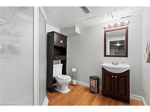 65 Mccrae Drive, Welland, ON - Indoor Photo Showing Bathroom