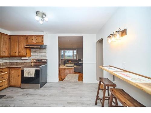 40252 Forks Road, Wainfleet, ON - Indoor Photo Showing Kitchen