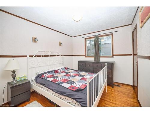 40252 Forks Road, Wainfleet, ON - Indoor Photo Showing Bedroom