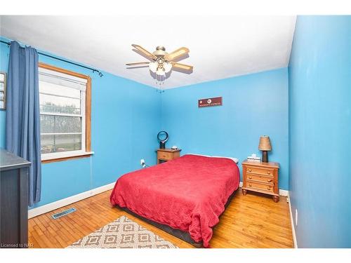 40252 Forks Road, Wainfleet, ON - Indoor Photo Showing Bedroom