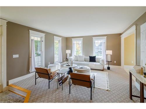 1741 Third Street, St. Catharines, ON - Indoor Photo Showing Living Room