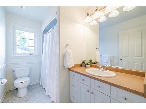 1741 Third Street, St. Catharines, ON - Indoor Photo Showing Bathroom