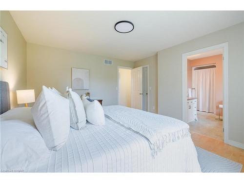 1741 Third Street, St. Catharines, ON - Indoor Photo Showing Bedroom