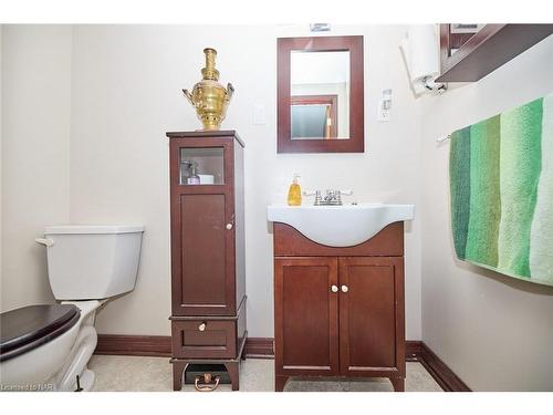 19 Melrose Avenue, St. Catharines, ON - Indoor Photo Showing Bathroom