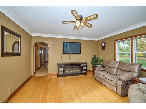 19 Melrose Avenue, St. Catharines, ON - Indoor Photo Showing Living Room