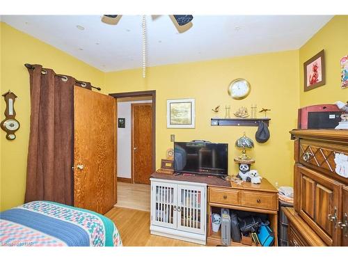 19 Melrose Avenue, St. Catharines, ON - Indoor Photo Showing Bedroom