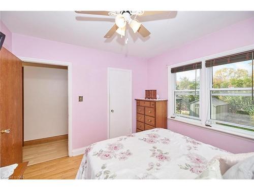 19 Melrose Avenue, St. Catharines, ON - Indoor Photo Showing Bedroom