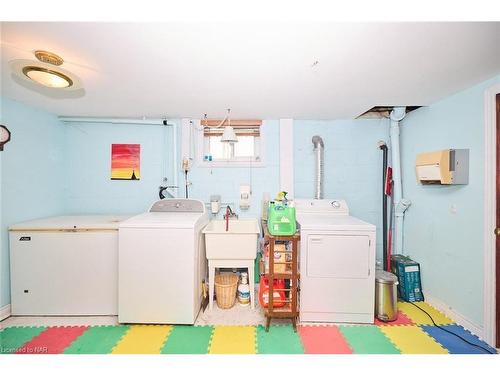 19 Melrose Avenue, St. Catharines, ON - Indoor Photo Showing Laundry Room