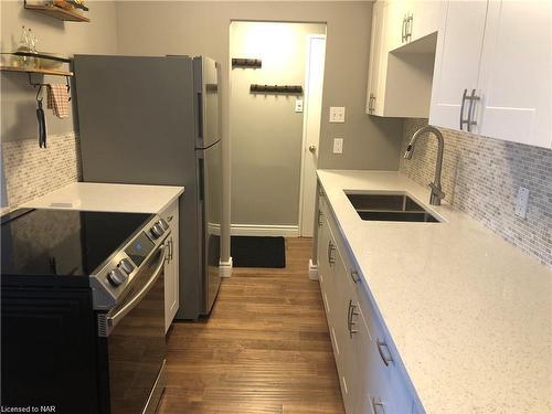 211-264 Grantham Avenue, St. Catharines, ON - Indoor Photo Showing Kitchen With Double Sink