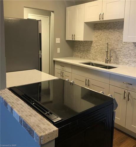 211-264 Grantham Avenue, St. Catharines, ON - Indoor Photo Showing Kitchen With Double Sink With Upgraded Kitchen