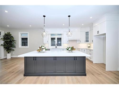 1125 Balfour Street, Fenwick, ON - Indoor Photo Showing Kitchen With Upgraded Kitchen