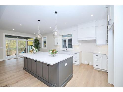 1125 Balfour Street, Fenwick, ON - Indoor Photo Showing Kitchen With Upgraded Kitchen