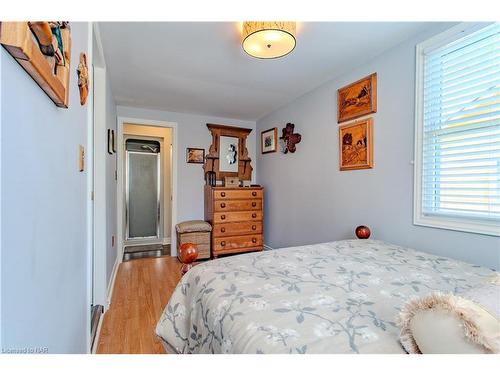 289 Derby Road, Crystal Beach, ON - Indoor Photo Showing Bedroom