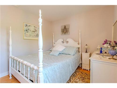 289 Derby Road, Crystal Beach, ON - Indoor Photo Showing Bedroom