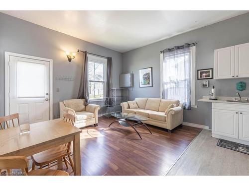 51 Haynes Avenue, St. Catharines, ON - Indoor Photo Showing Living Room