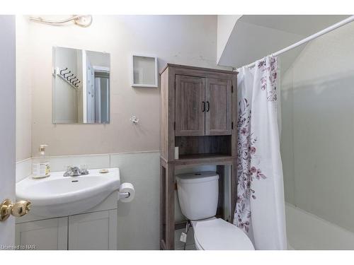 51 Haynes Avenue, St. Catharines, ON - Indoor Photo Showing Bathroom