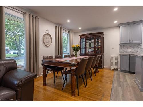 4479 Mitchell Avenue, Niagara Falls, ON - Indoor Photo Showing Dining Room