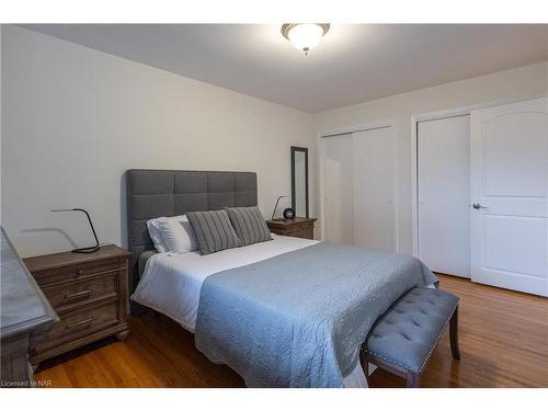 4479 Mitchell Avenue, Niagara Falls, ON - Indoor Photo Showing Bedroom