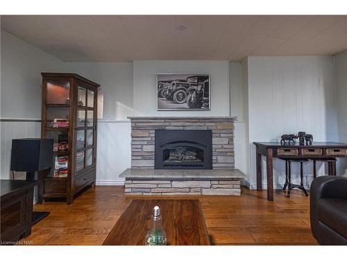 4479 Mitchell Avenue, Niagara Falls, ON - Indoor Photo Showing Living Room With Fireplace