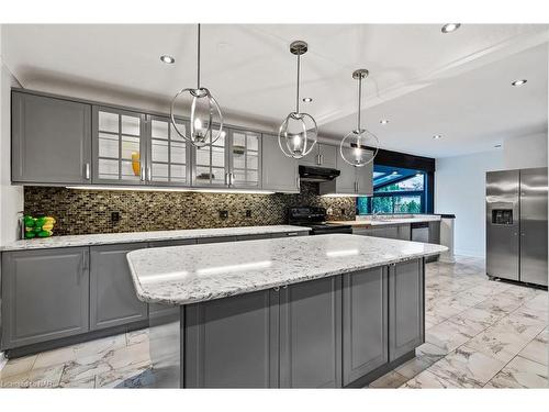 7180 Woodington Road, Niagara Falls, ON - Indoor Photo Showing Kitchen With Upgraded Kitchen