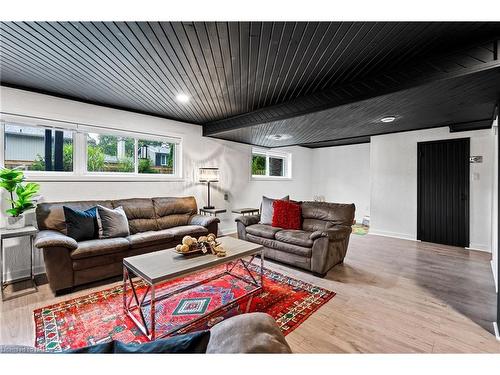 7180 Woodington Road, Niagara Falls, ON - Indoor Photo Showing Living Room