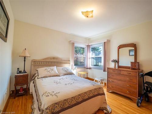 439 Davis Street, Port Colborne, ON - Indoor Photo Showing Bedroom