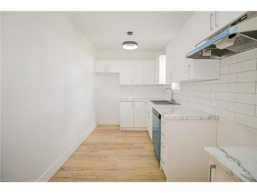 4-185 Welland Street, Port Colborne, ON - Indoor Photo Showing Kitchen