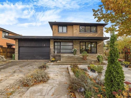 1 Bolingbroke Road, Toronto, ON - Outdoor