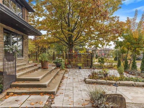 1 Bolingbroke Road, Toronto, ON - Outdoor