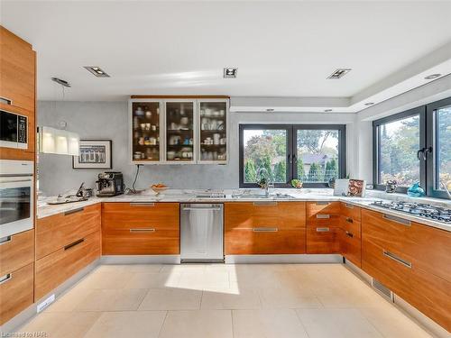 1 Bolingbroke Road, Toronto, ON - Indoor Photo Showing Kitchen