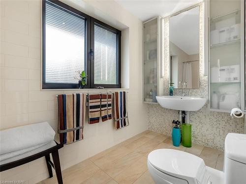 1 Bolingbroke Road, Toronto, ON - Indoor Photo Showing Bathroom