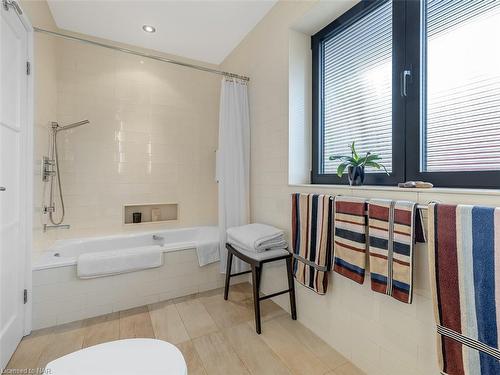 1 Bolingbroke Road, Toronto, ON - Indoor Photo Showing Bathroom