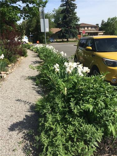 1 Bolingbroke Road, Toronto, ON - Outdoor