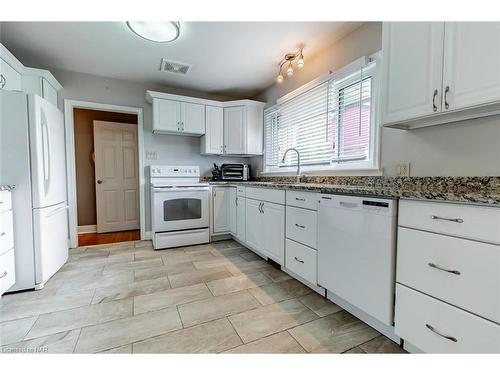 24 Munro Street, Thorold, ON - Indoor Photo Showing Kitchen