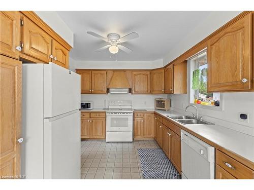 550 Albany Street, Fort Erie, ON - Indoor Photo Showing Kitchen With Double Sink